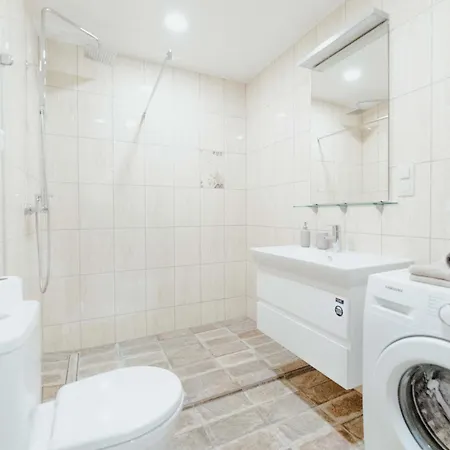 New Modern Next To The Centre