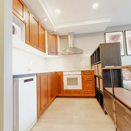 New Modern Next To The Centre Apartment *